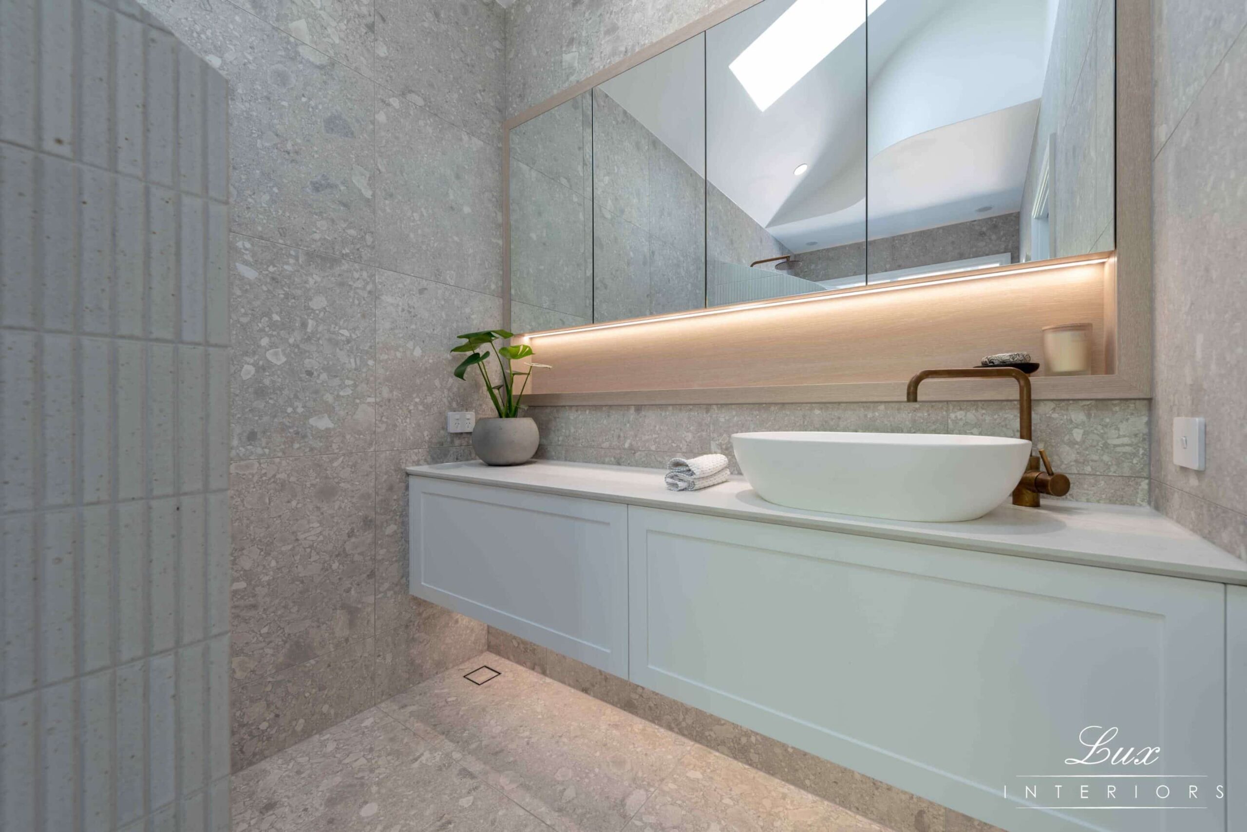 A beautiful light & bright ensuite in Doubleview