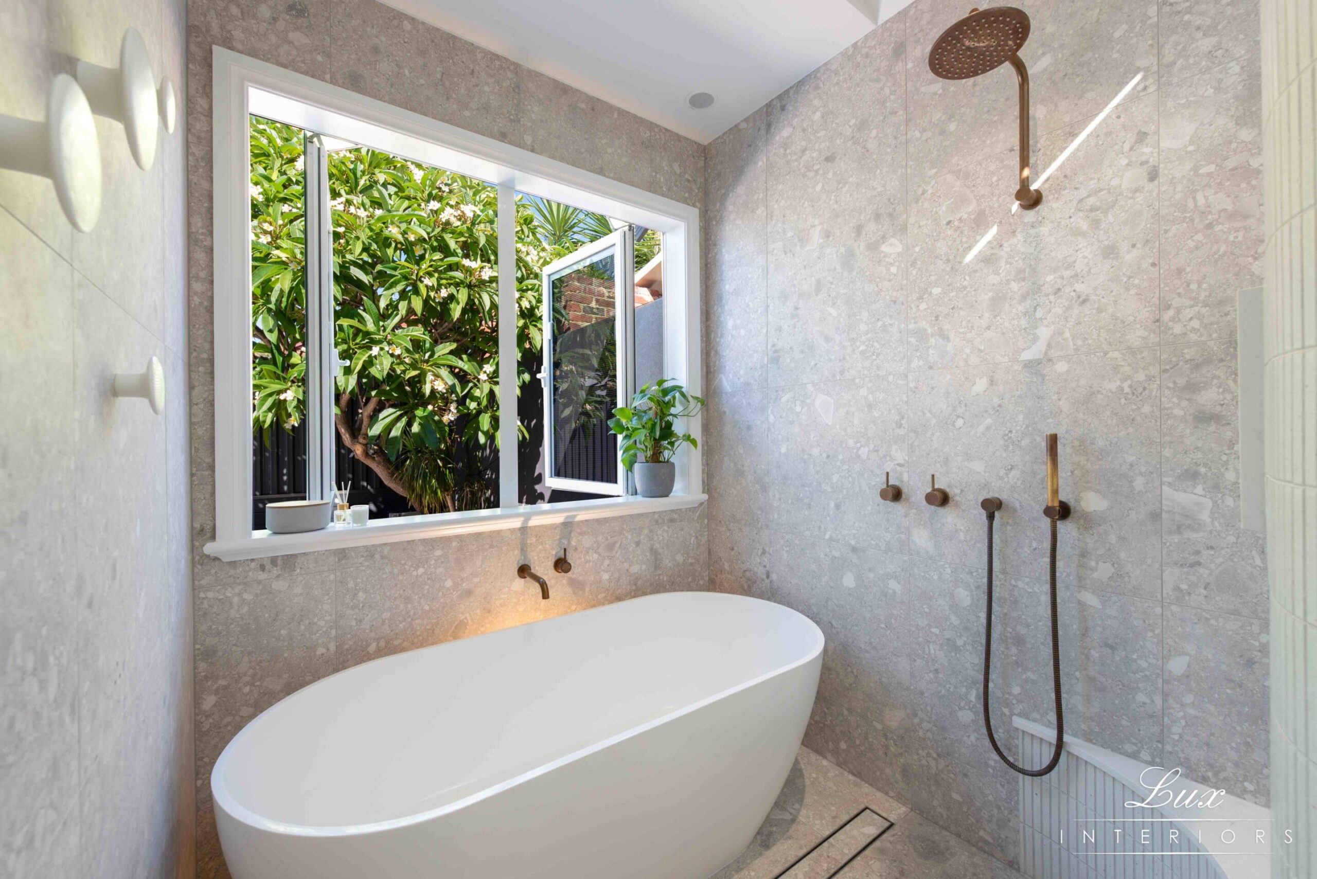 A beautiful light & bright ensuite in Doubleview